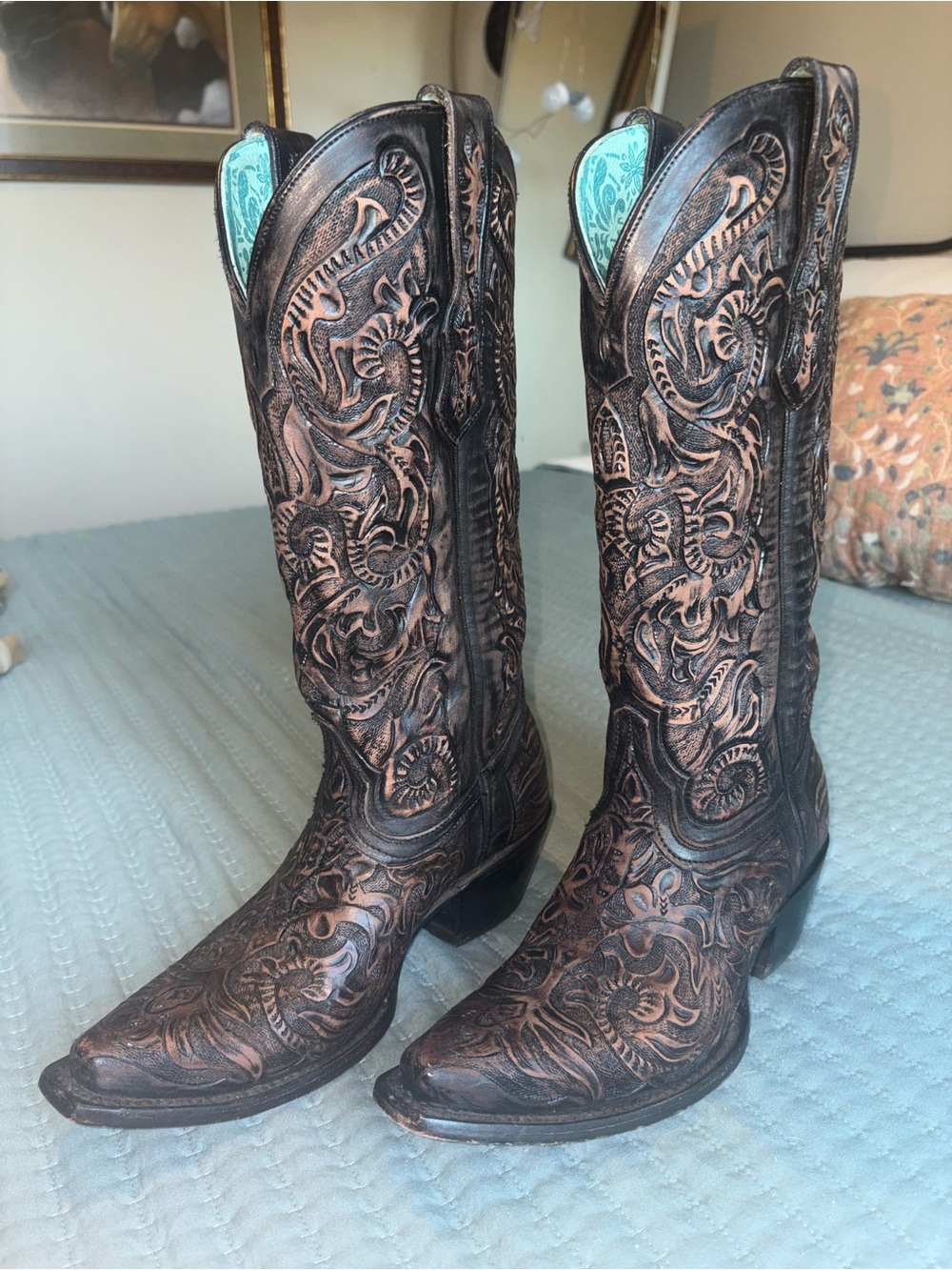 Embroidered Western Heeled Boots - Black/Bronze